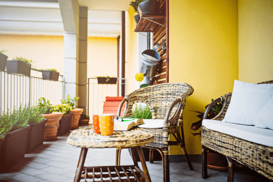 selecting-balcony-furniture-a-guide-to-durable-and-comfortable-outdoor-living