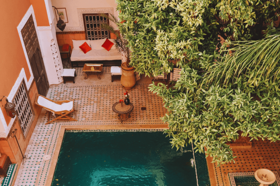 the-bohemian-balcony-embracing-eclectic-charm-in-outdoor-design