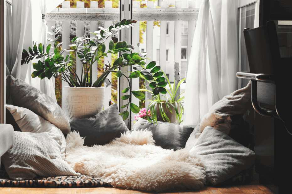 green-oases-enhancing-small-home-offices-with-nature-inspired-decor